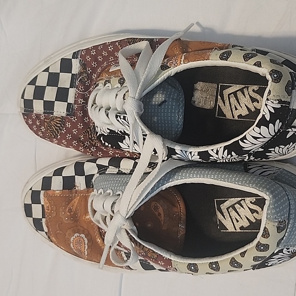 Sneakers - Picture 1 of 4